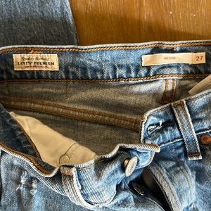 Womens Levi Jeans wedgie size 27